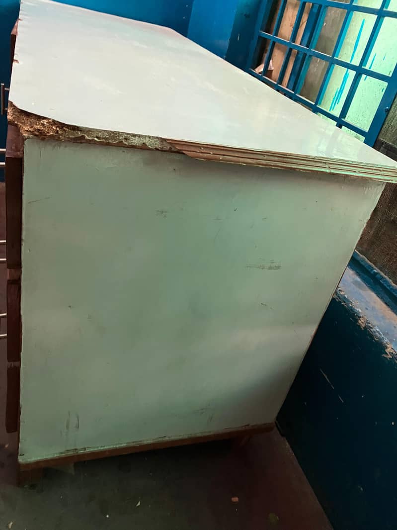 Counter 2*5 is for sale. Heavy wooden frame having 50kg weight. 3