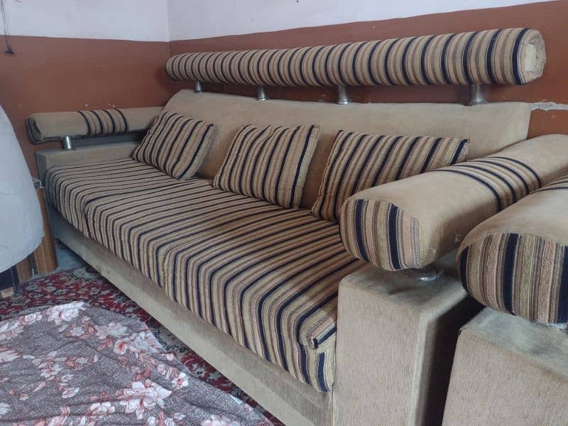 used sofa set  simple and decent designed 1