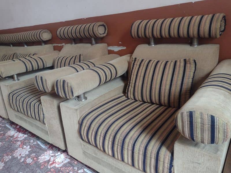 used sofa set  simple and decent designed 2