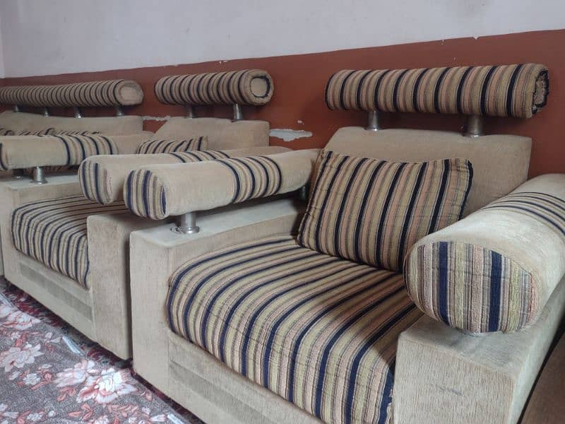 used sofa set  simple and decent designed 3