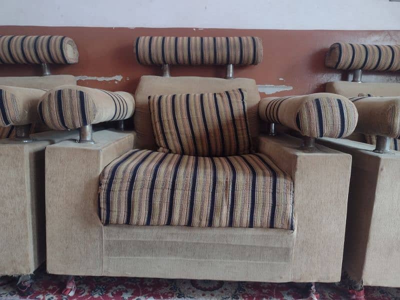 used sofa set  simple and decent designed 4