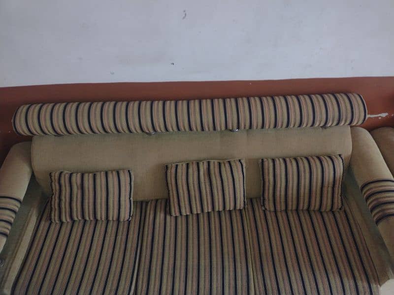 used sofa set  simple and decent designed 5