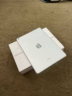 ipad 8 generation pull packing 128gb whatsap num 03474400694