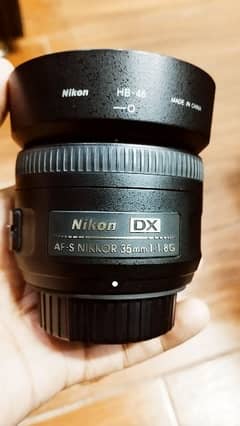 Nikon 35 mm DX  1.8 AF-S  lens