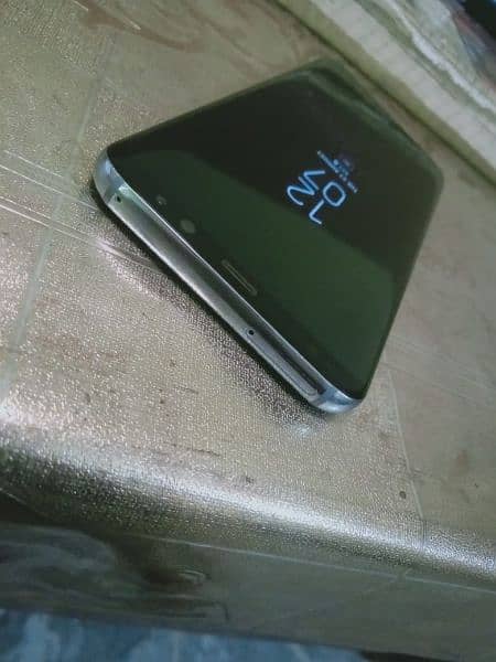 i am selling  Samsung Galaxy s8plus 64 gb 4rame 7