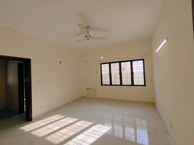 1 Kanal Upper Portion Available For Rent In Z Block DHA Phase 3 Lahore 4