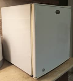 SAMSUNG Single Door Bedroom Fridge (on original gas) 0300-8200292