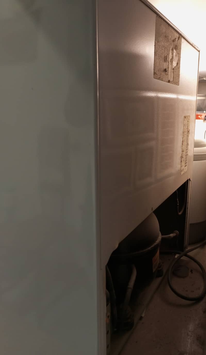 SAMSUNG SingleDoor Bedroom Small Fridge (on original gas) 0300-8200292 3