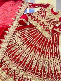 bridal lehhga urgent sale krna buy 2 month condition new medium size