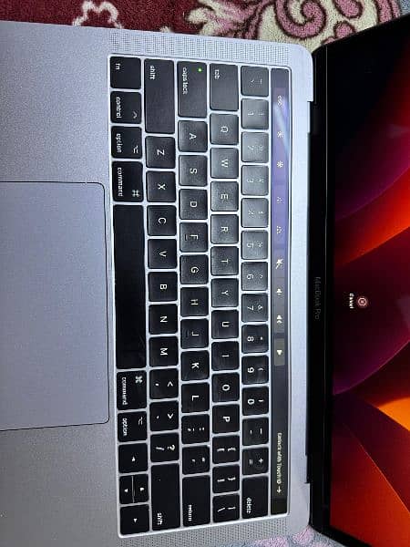 MacBook Pro 13-inch, 2017, Four Thunderbolt 3 Ports Space Gray Wi-Fi 0