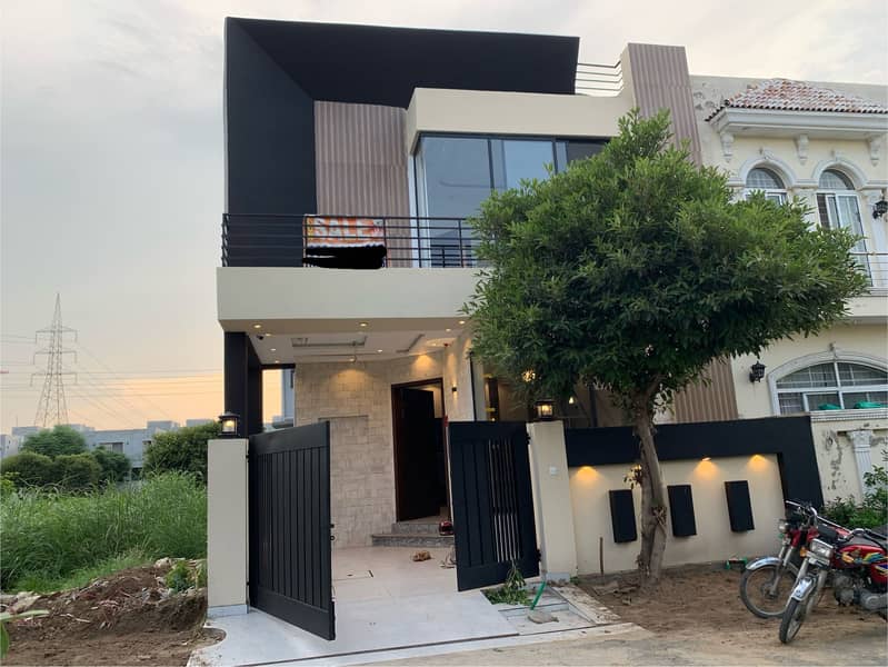 5 MARLA SOLID CONSTRUCTED HOUSE IS AVAILABLE FOR SALE 0