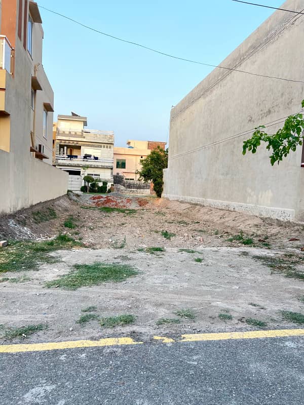 Prime Location 5 Marla Plot Available For Sale In Park View City Lahore 0