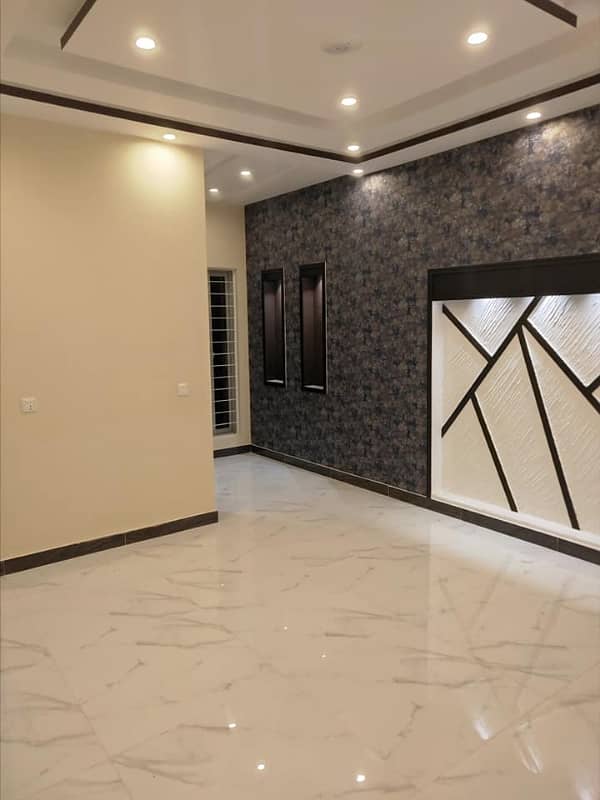 Prime Location Brand New 5 Marla Luxury House For Available Sale In Lahore 6