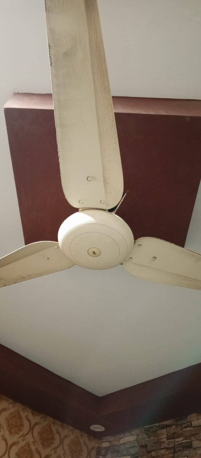 Ceiling fan in excellent condition 1