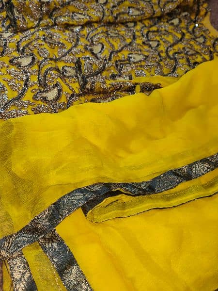 mehndi look beautiful  shirt and sharara in good condition 2