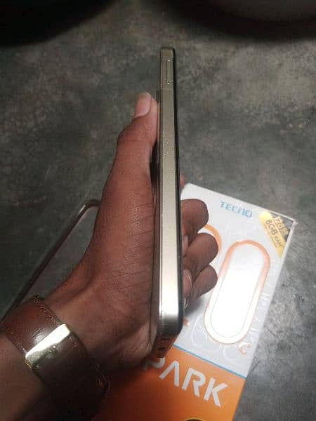 Tecno spark 20c (4+4)Gb (128)Gb content  03100044654 5