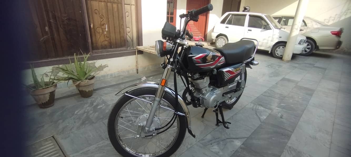 Honda CG125 2024 available in mint condition. . 4