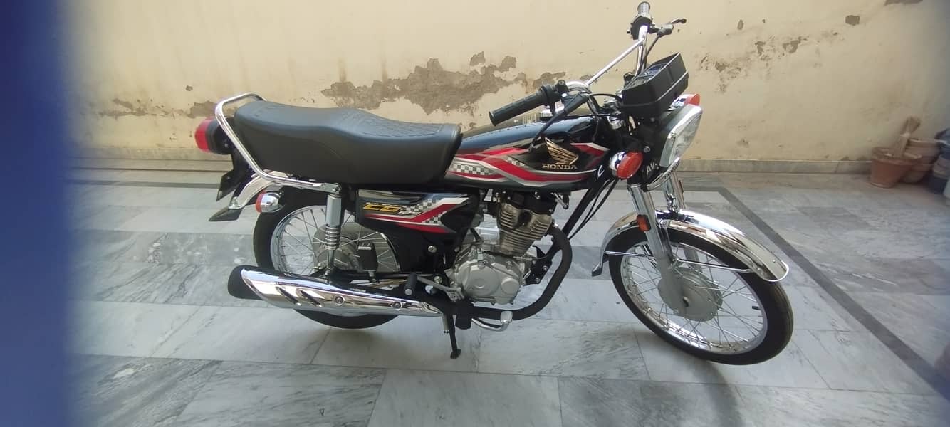 Honda CG125 2024 available in mint condition. . 5