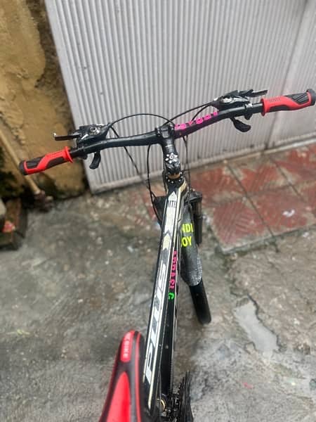 Slim tyre Road bicycle in good condition 3