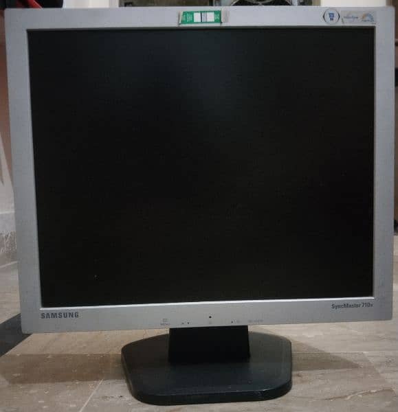 Samsung LCD, HP Core 2 Duo CPU, Dell Keyboard 2