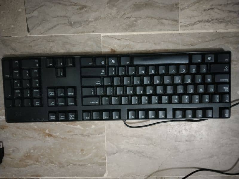 Samsung LCD, HP Core 2 Duo CPU, Dell Keyboard 4