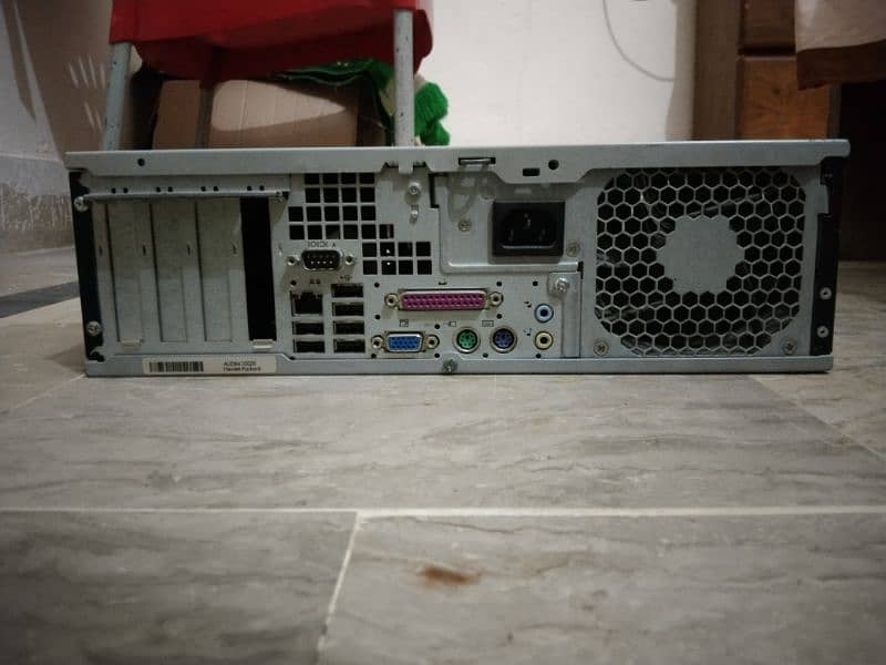 Samsung LCD, HP Core 2 Duo CPU, Dell Keyboard 7