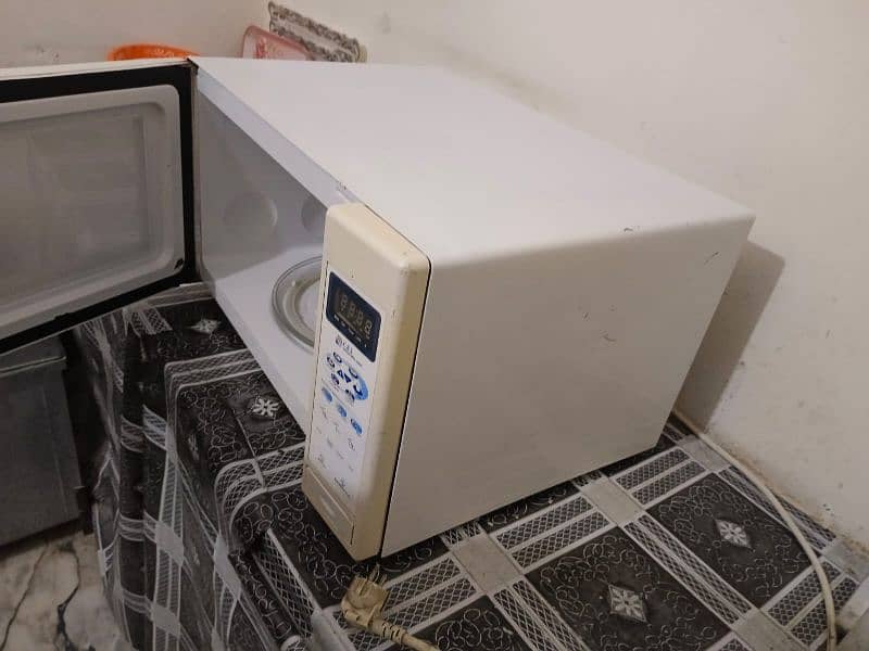 Dawlance microwave oven 62 liter 5