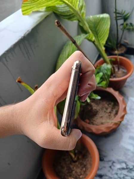 iphone XS max 64GB Non PTA 4