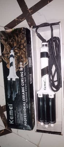 Professional hair crimper curler. . 1