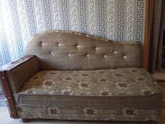 Good condition dewan sofa