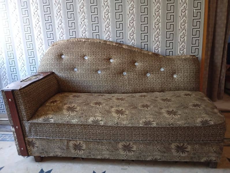 Good condition dewan sofa 1