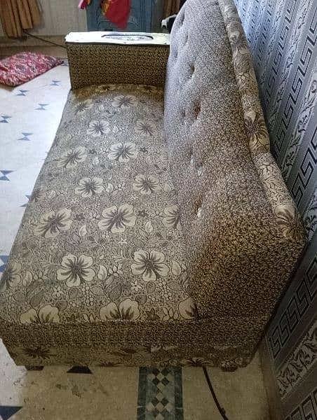 Good condition dewan sofa 3