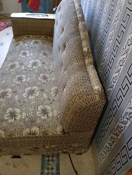 Good condition dewan sofa 4