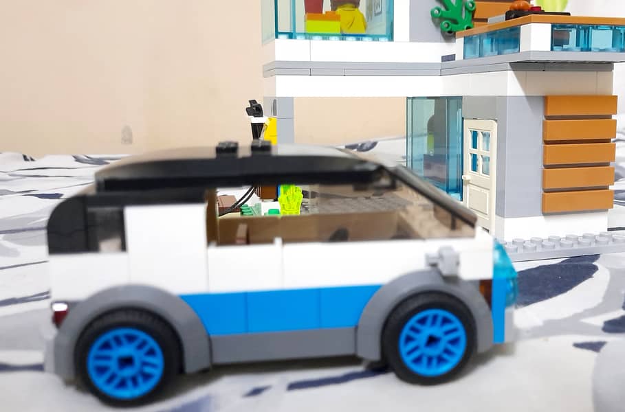 LEGO City Family House 9