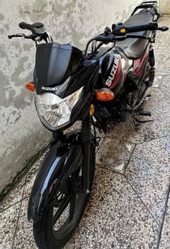 Suzuki GR 150cc aur
5 gear hai Bahut acchi bike
comfortable bahut hai