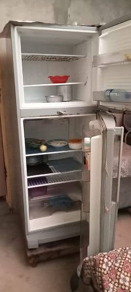 Dawlance Refrigerator Medium size for sale 4