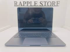 Apple MAcBook Air 2022 8GB RAM 256GB SSD 13" Display