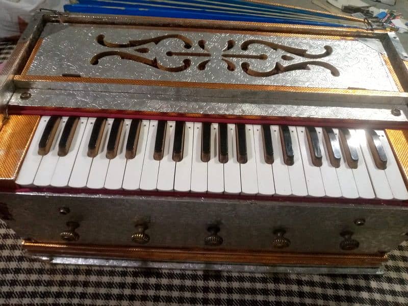 N. S. harmonium 3