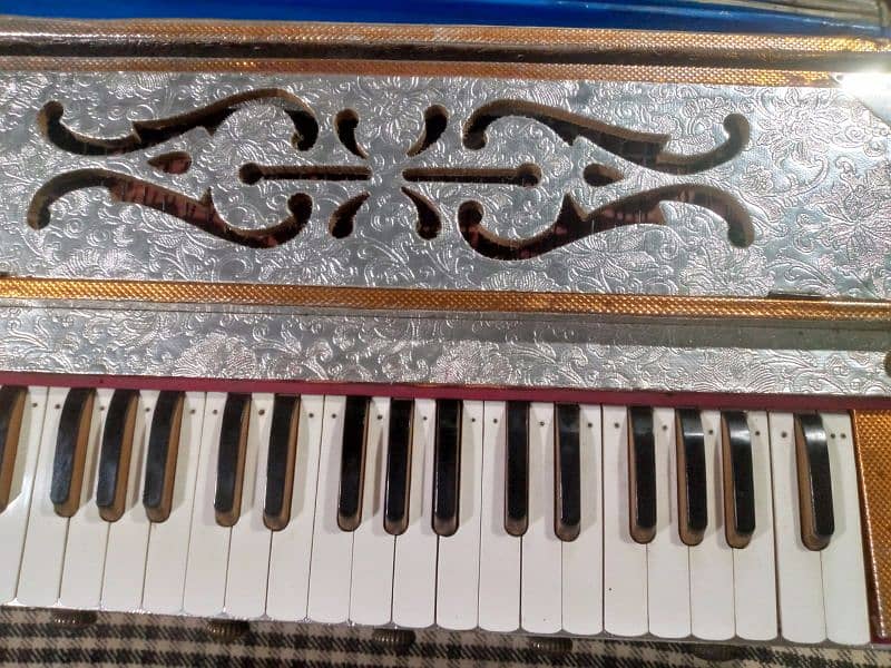 N. S. harmonium 4