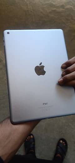 I pad 9.7 32GB MEMORY 0