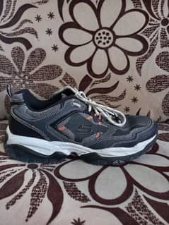 Skechers Sprata Original Branded Shoes | Size 9.5