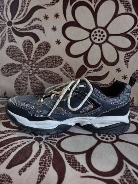 Skechers Sprata Original Branded Shoes | Size 9.5 1