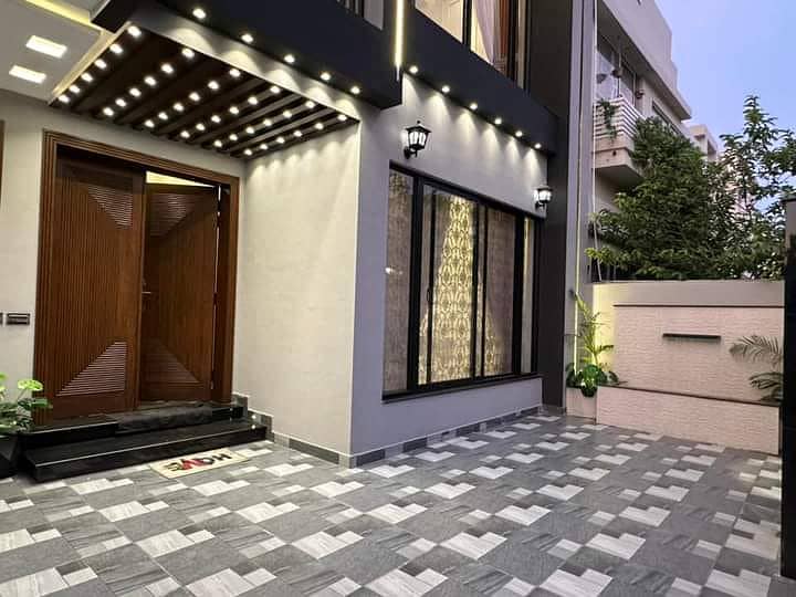 10 Marla Brand New Luxury Lower Portion Is Available For Rent In Awais Qarni Block Bahria Town Lahore 3