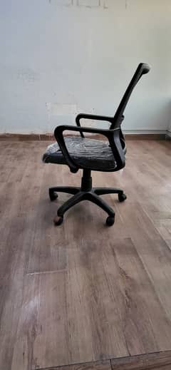 9 Ergonomic Office Chairs - Excellent Condition