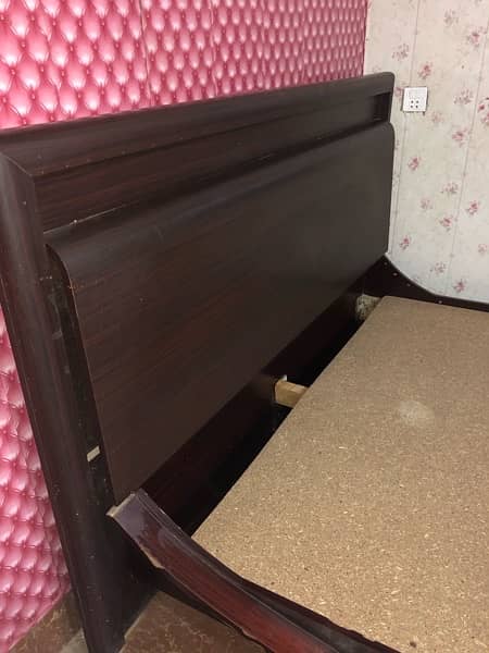 Queen size Bed for sale with used Foam 2