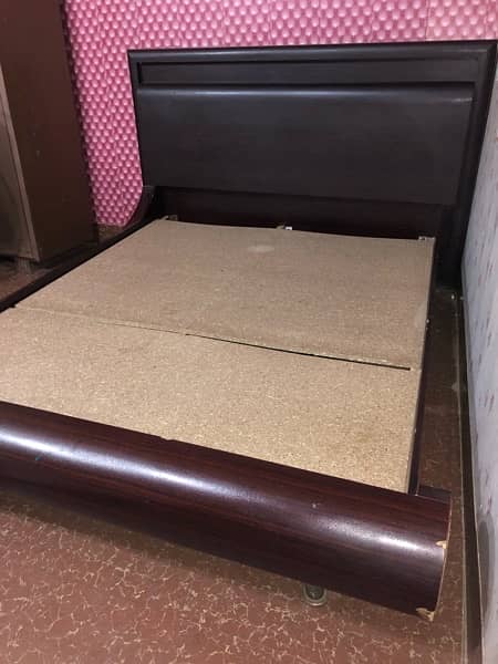 Queen size Bed for sale with used Foam 5