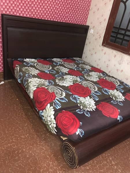 Queen size Bed for sale with used Foam 7