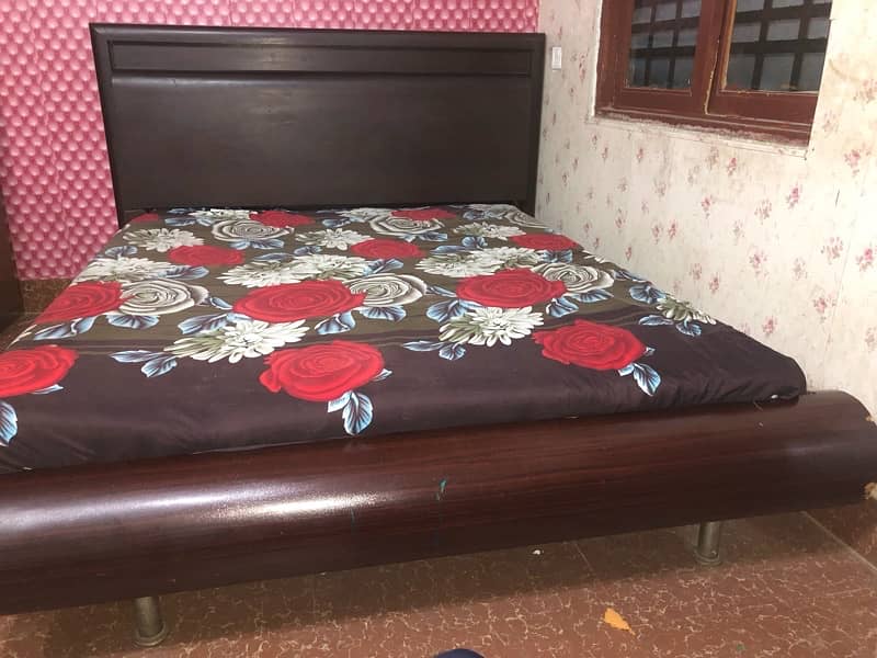 Queen size Bed for sale with used Foam 8