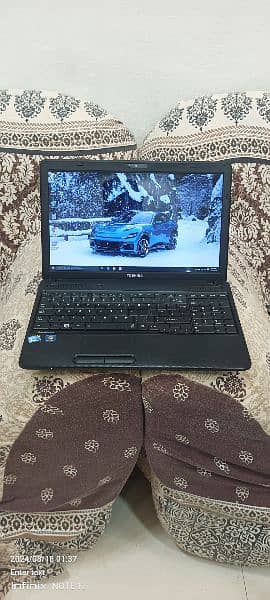 Toshiba satellite i3 4gb ram 320 gb hard 15.6 inch 0