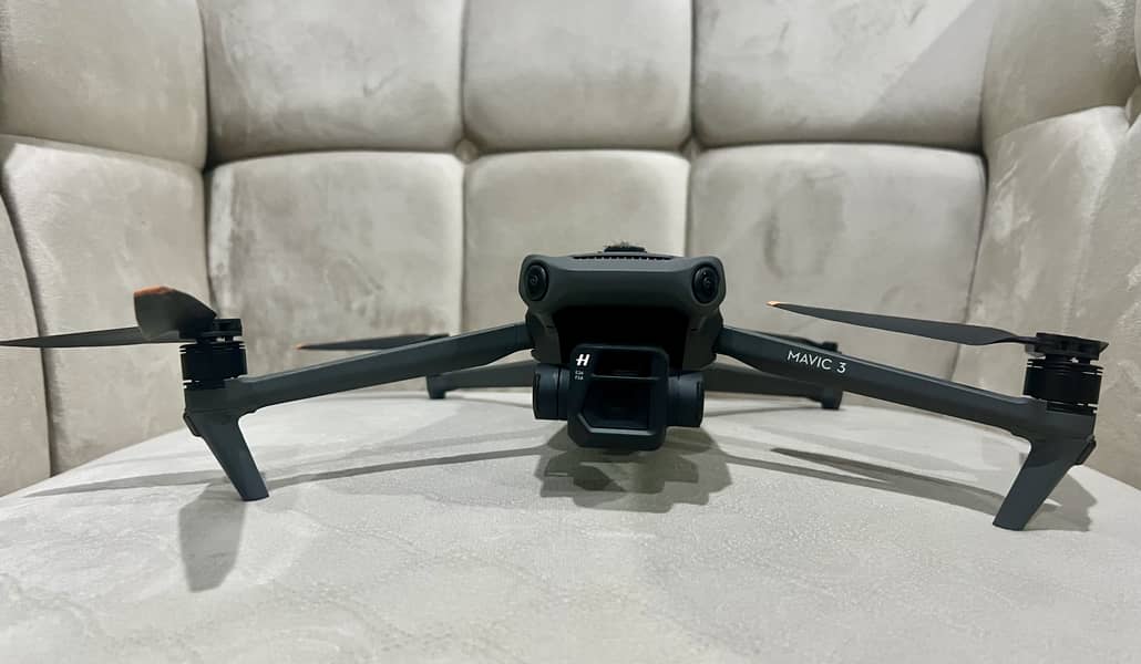 DJI Mavic 3 Fly More Combo - Mint Condition 0